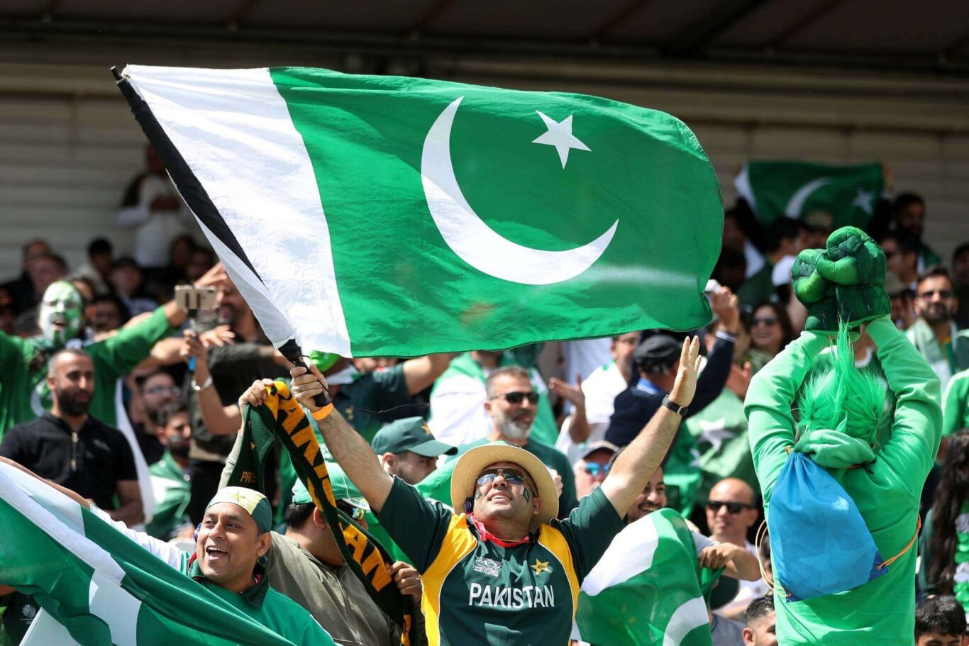 Pakistani fans waving national flag illustrating 1xBet Login page and supporter access
